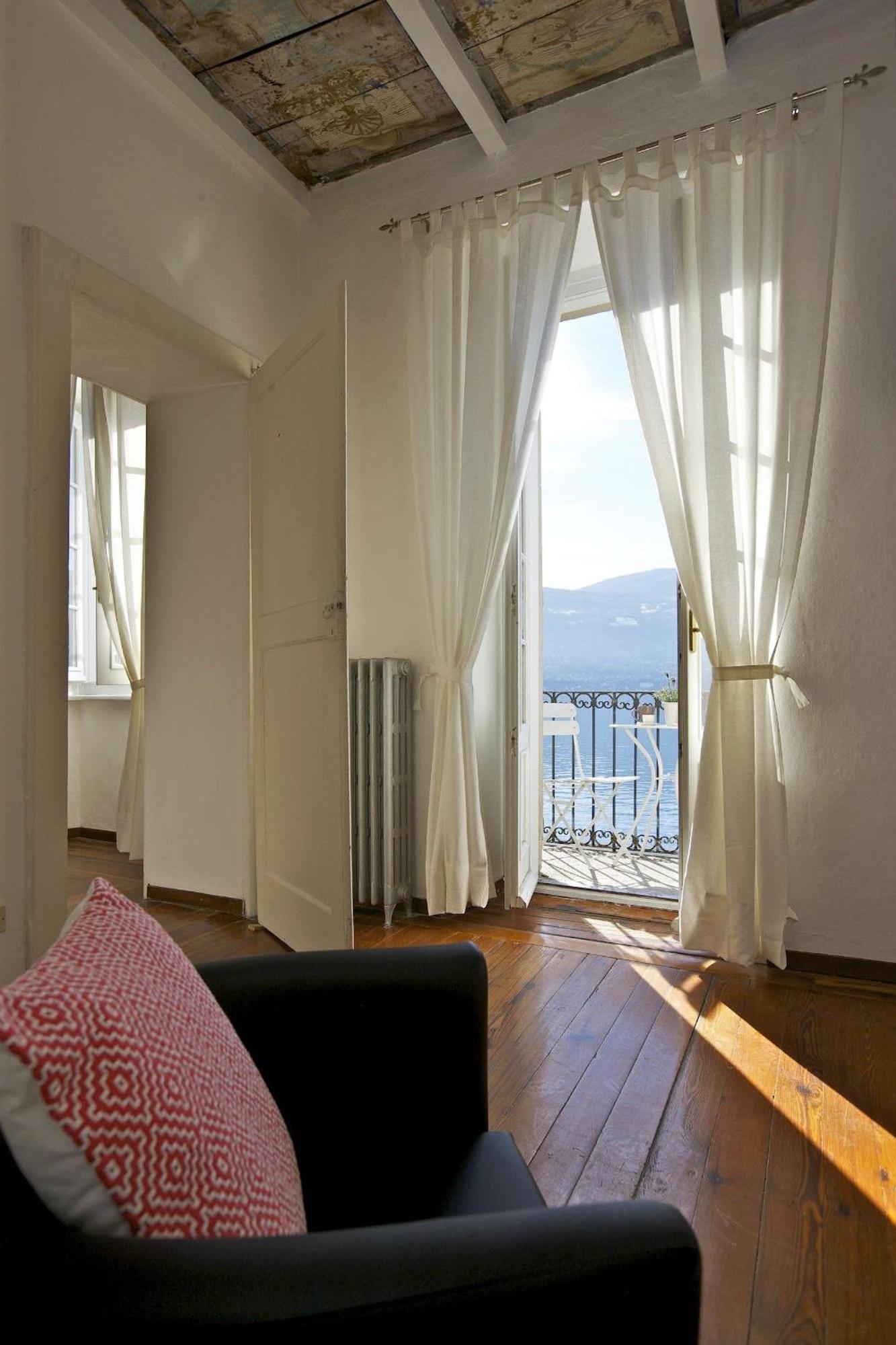 Appartamenti Vista Isola Verbania Extérieur photo